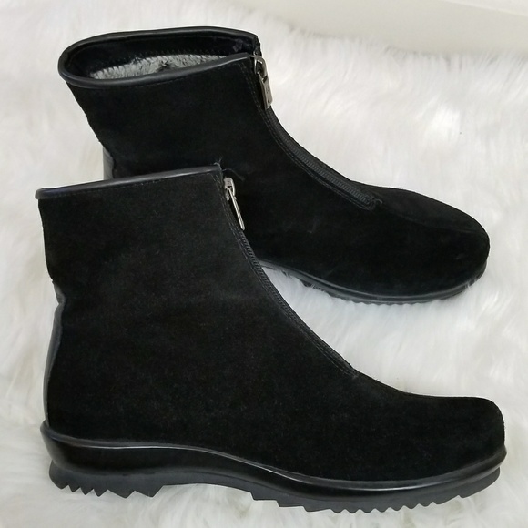 la canadienne Shoes - NEW La Canadienne Tiana Zip-Front Suede Bootie 7.5